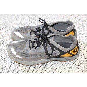 Topo every day running trainer Shoes M-RT Grey & Gold Shoes Size 9 US Split Toe